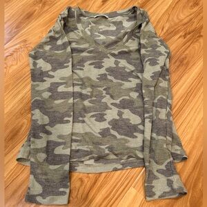 Tresics, Camo, V- Neck, Flowy, Long Sleeve Shirt